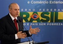 Previsão de que o Brasil cresceria pouco contrariou até a análise de economistas